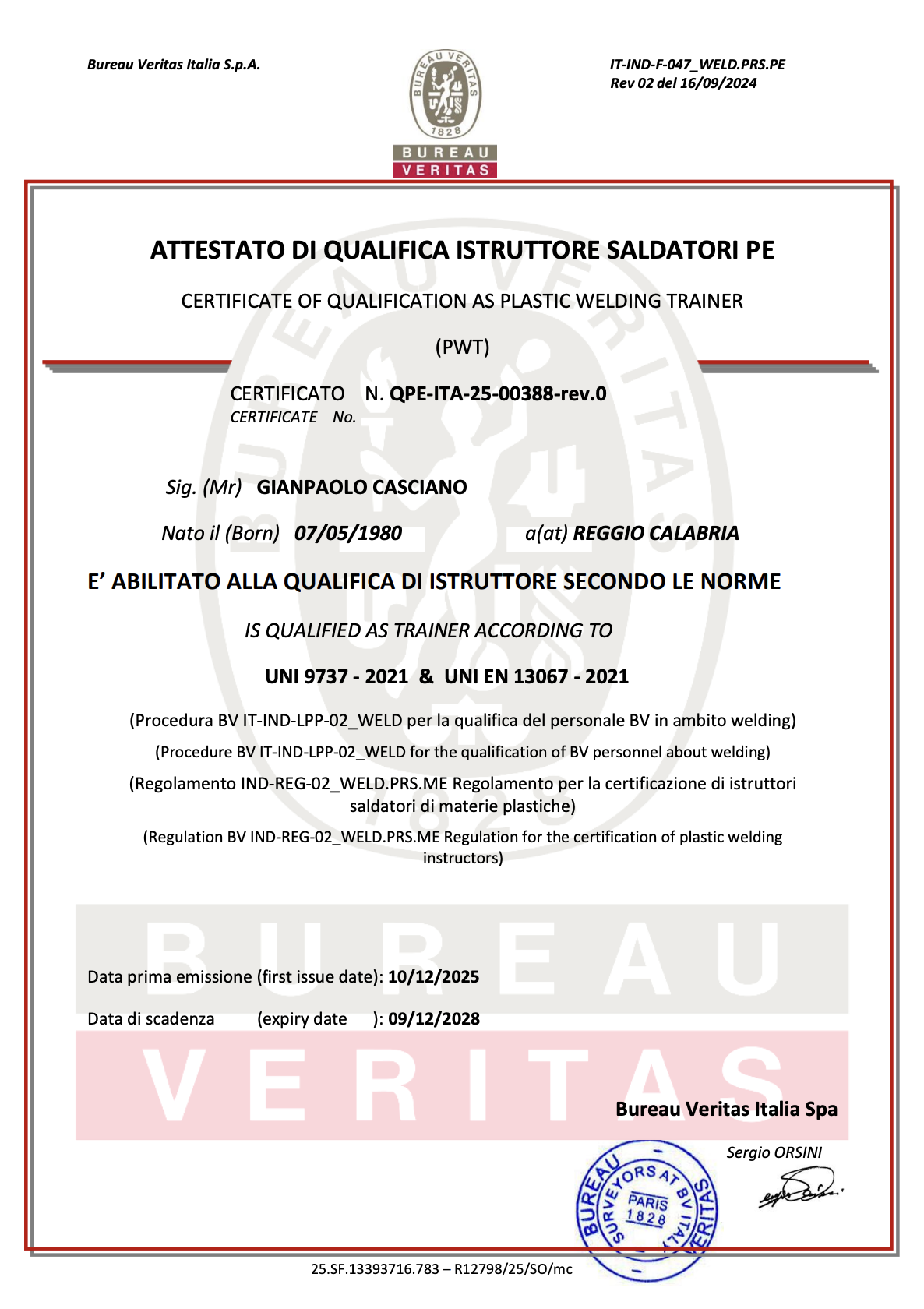 Attestato di qualifica come istruttore saldatori PE (PWT) – Gianpaolo Casciano, Bureau Veritas Italia, UNI 9737:2021 e UNI EN 13067:2021
